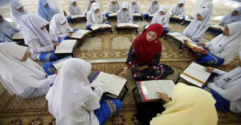 Female Quran Teacher UK